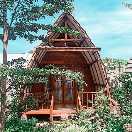 Raffles Inn Labuan Bajo Exterior photo